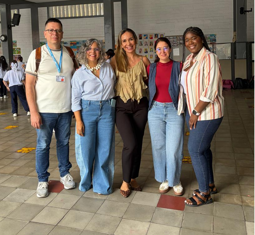 Visita equipo de bienestar docente